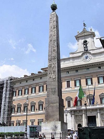 El obelisco de la plaza de Montecitorio